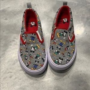 NWOT Disney Unisex Slip On Sz 13/1